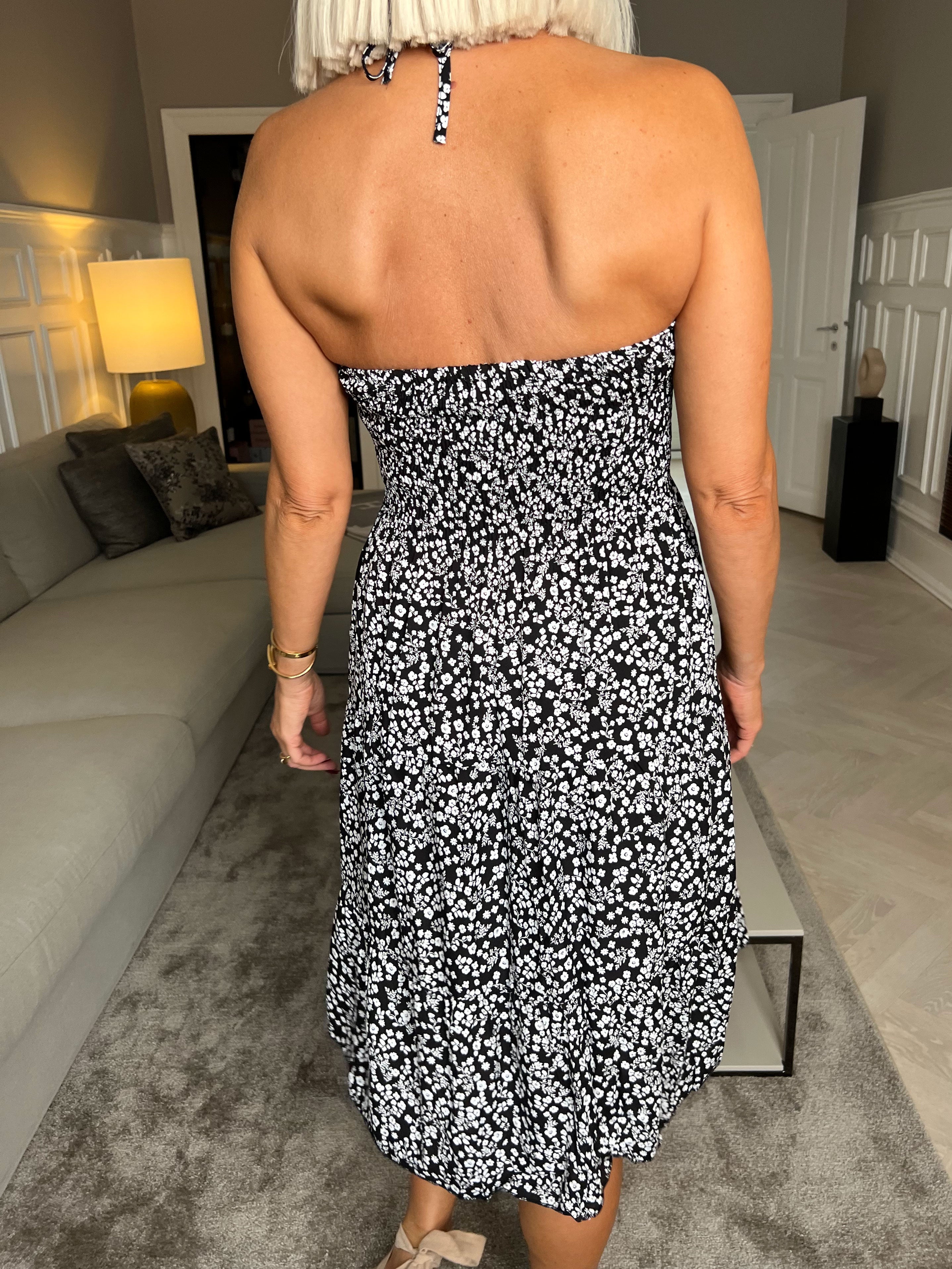 Aria Flower - Kort klänning med smocka i litet blommigt tryck